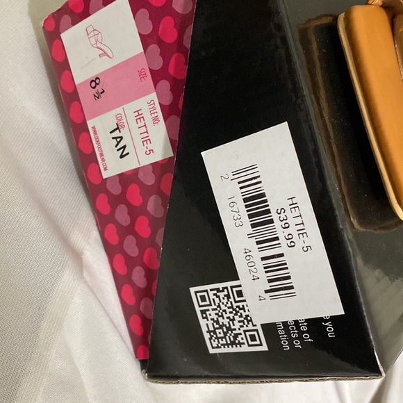 CUTE TAN BUSINESS HEEL WORN ONCE - Picture 4 of 4